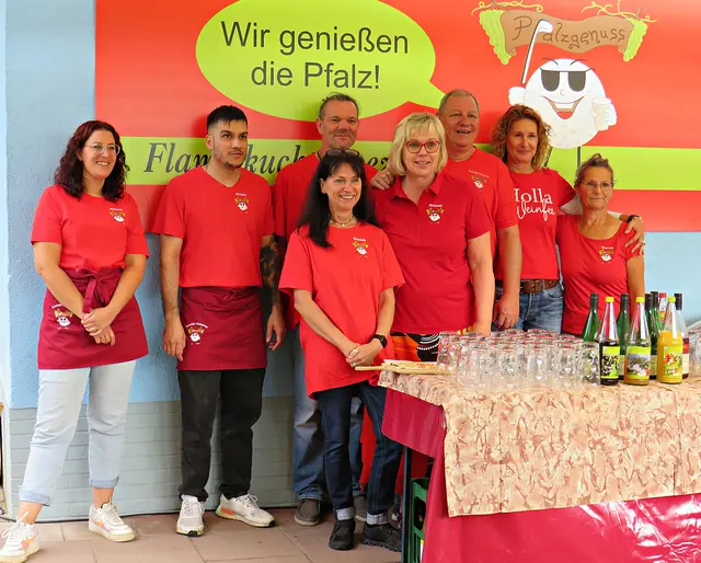 Das Pfalzgenuss-Team und Freunde im Einsatz | Foto: Brigitte Melder