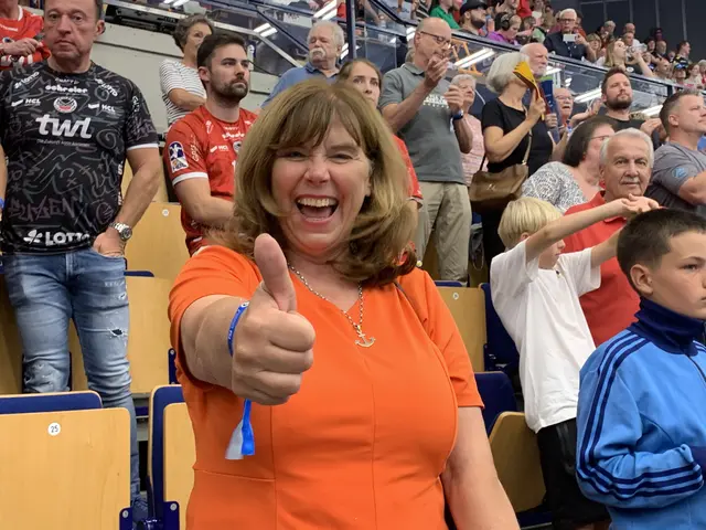 Auch die Oberbürgermeisterin Jutta Steinruck freute sich über den Heimsieg | Foto: Michael Sonnick