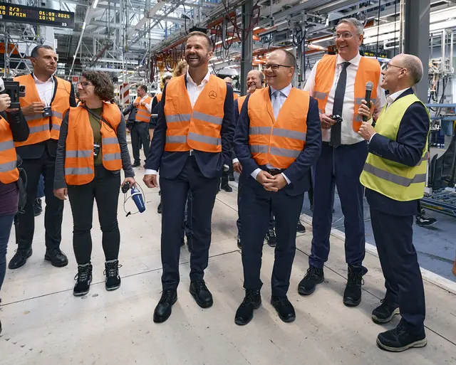 Bundesumweltminister Carsten Schneider und Ministerpräsident Alexander Schweitzer besuchen Daimler Truck Standort in Wörth am Rhein | Foto: Daimler Truck AG