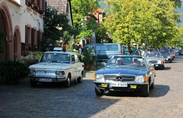 Oldtimerwandern 2025 Südliche Weinstraße: Über 3.000 Oldtimer und Youngtimer verwandeln die Südpfalz in ein rollendes Museum und ziehen Fans historischer Fahrzeuge aus ganz Europa an | Foto: Karsten Heidlauf/Heidlauf Classics