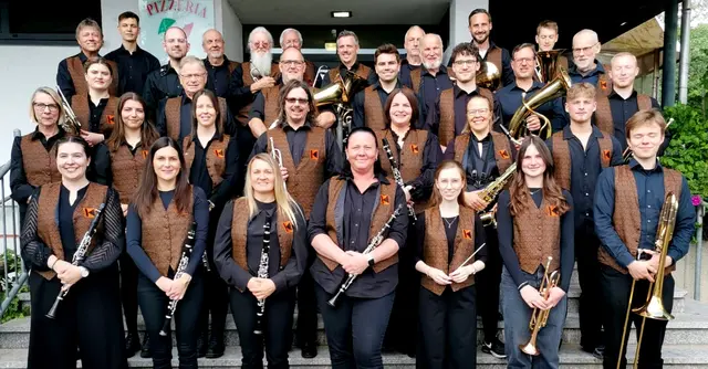 Das Kolping Blasorchester Erfenbach unter der Leitung von Luisa Ultes (unterste Reihe, 3. v. rechts) | Foto: Kolping Blasorchester Erfenbach
