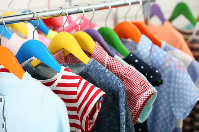 Der Flohmarkt des Lions Club Landau bringt hochwertige gebrauchte Schätze und soziales Engagement zusammen  | Foto: Africa Studio/stock.adobe.com