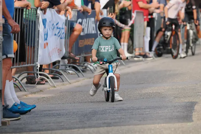 Das Kinder-Radrennen auf der Bornheimer Kerwe erfährt großen Zuspruch | Foto: Karin Hechler