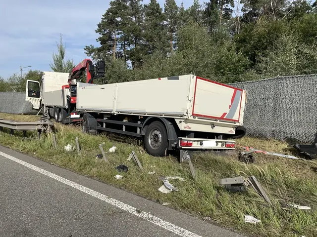 Nach bisherigen Erkenntnissen verlor ein 60-jähriger Fahrer eines Sattelzuges aufgrund eines mutmaßlichen Reifenschadens die Kontrolle über sein Fahrzeug | Foto: Polizeiautobahnstation Kaiserslautern
