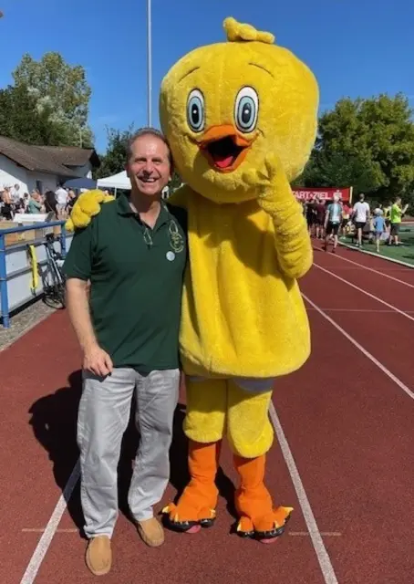 Bürgermeister Michael Vettermann beim Entenrennen | Foto: Stadt Rockenhausen