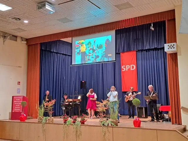 Knut Maurer und Band unterhielten zum Abschluss | Foto: Dr. Volker Schmitt