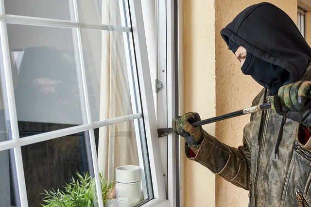 Hebelspuren am Vereinsheim: Versuchter Einbruch bei Viktoria Herxheim/Symbolbild | Foto: Thomas Söllner/Stock.adobe.com