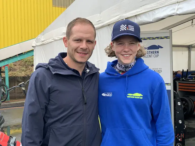 Anina Urlaß (rechts) mit dem Moto2-Weltmeister von 2011 Stefan Bradl  | Foto: Michael Sonnick