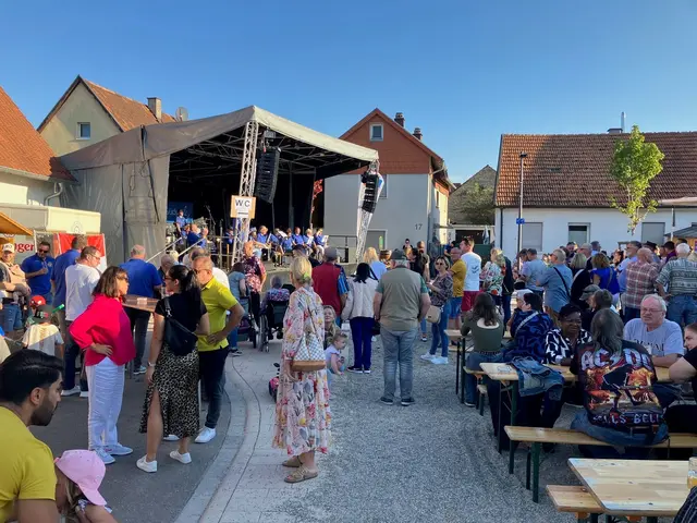 Kerwe in Wörth - buntes Programm auf der Bühne | Foto: Lars Robbe