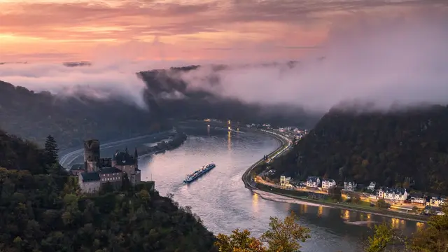 Die Kiesbank Jungferngrund, der Rheinabschnitt ist auch bekannt unter dem Namen Loreley | Foto:  Peter Engelke/stock.adobe.com