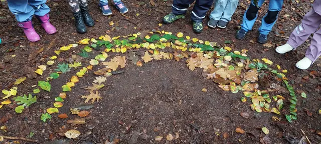 Die Rucksackschule in Speyer lädt dazu ein, den Herbstwald zu entdecken | Foto: Forstamt Rheinauen