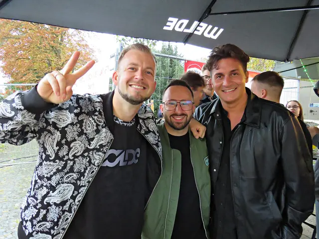 DJ Olde mit Freunden | Foto: Brigitte Melder