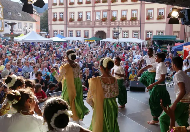 Das Fest der Kulturen findet zum nunmehr 33. Mal auf dem Neustadter Marktplatz statt. | Foto: Karl Jotter