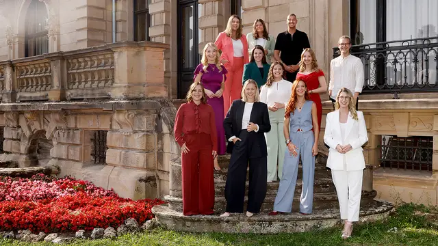 Die zwölf Bewerberinnen und Bewerber für die Wahl der Deutschen Weinmajestät 2025. | Foto: ARD-Foto.de