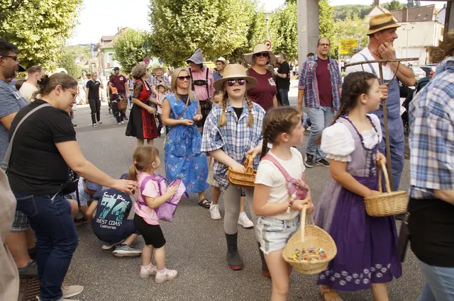 Auch Konken ließ es sich nicht nehmen, am Umzug teilzunehmen | Foto: Anja Stemler