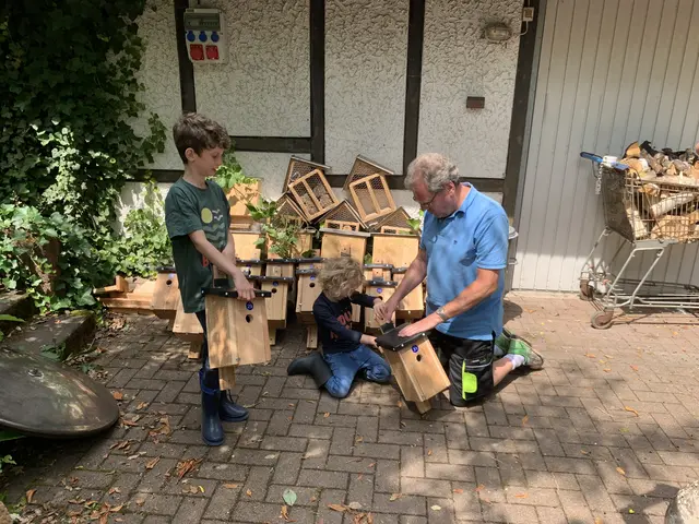 Die Kleinsten begutachten ihre Produkte | Foto: Peter Krietemeyer
