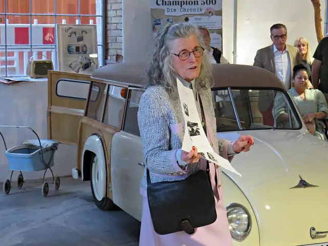 Erika Hübler kam extra aus Baden-Baden zur Ausstellung | Foto: Brigitte Melder