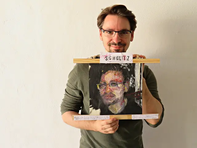 Markus Schultz mit einem seiner Gemälde | Foto: Brigitte Melder
