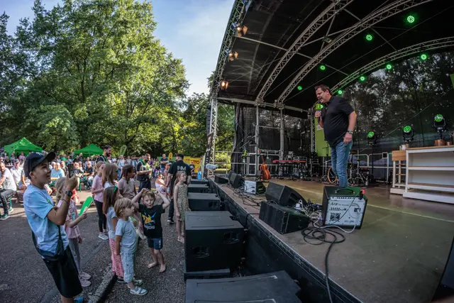 SWr4-Festival mit Ingo Appelt am Sonntagnachmittag im Bürgerpark Wörth | Foto: Paul Needham