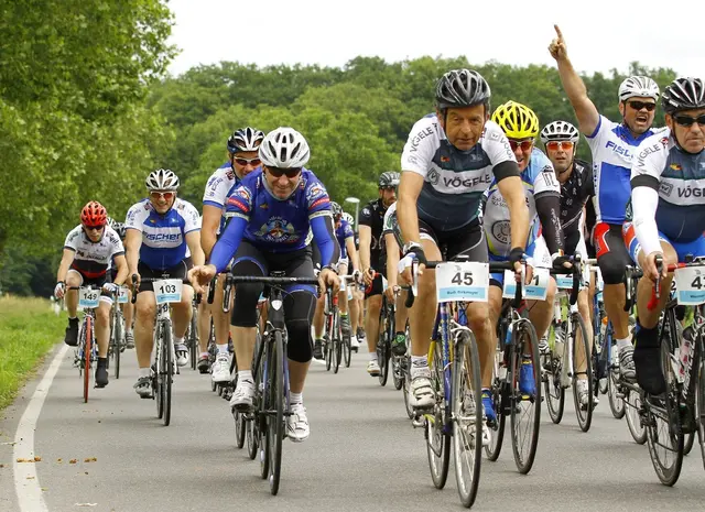 Jedermann-Charity-Radrennen organisiert von BEBO Bock. Ein weiteres Highlight!!! Der erhobene Finger gehört "Schirmherr" EX Boxweltmeister, Sven Ottke | Foto: RSV Landau Mörlheim
