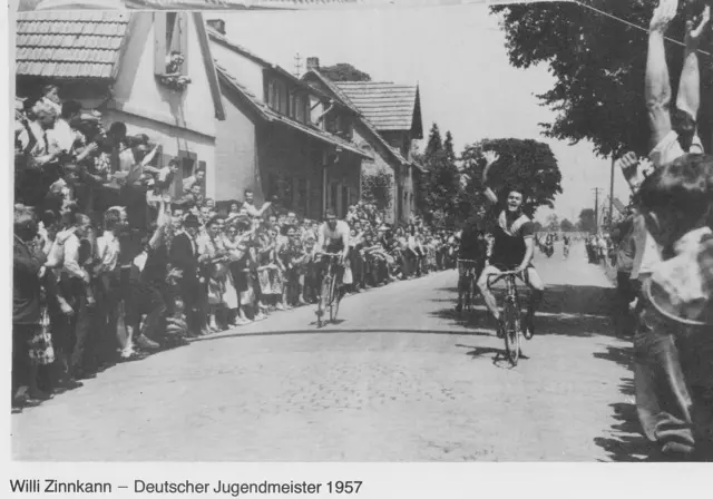 Willi Zinnkann beim Rennen in Mörlheim. Später Radsportfotograf und erfolgreicher Organisator wie z. B. das Profirennen den "Sparkassenpreis" über die Deutsche Weinstraße. In Felmlingen fuhr man damals bei der Weinkerwe mitten durch das "Festzelt"! | Foto: RSV Landau-Mörlheim