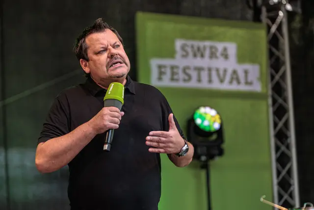 SWr4-Festival mit Ingo Appelt am Sonntagnachmittag im Bürgerpark Wörth | Foto: Paul Needham