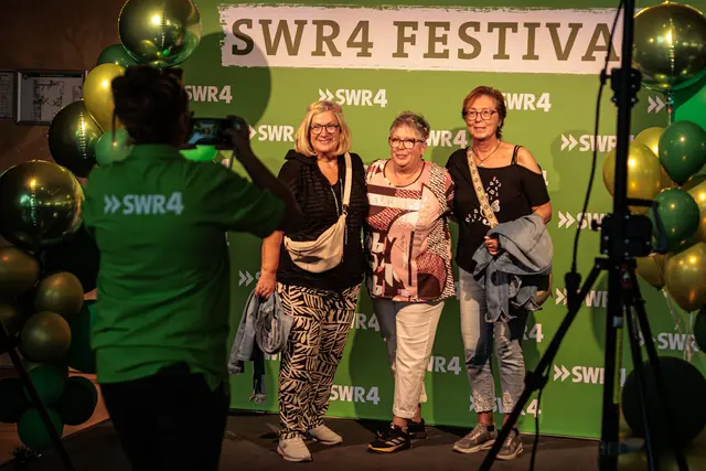SWR4 Festival in Wörth: Am Sonntagabend rockten Smokie die  Festhalle - und das Publikum hat gefeiert und das Publikum hat schon vorab abgefeiert | Foto: Paul Needham