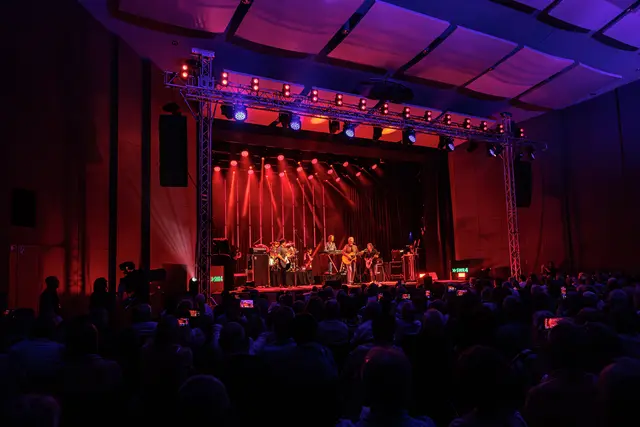 SWR4 Festival in Wörth: Am Sonntagabend rockten Smokie die vollbesetzte Festhalle  | Foto: Paul Needham