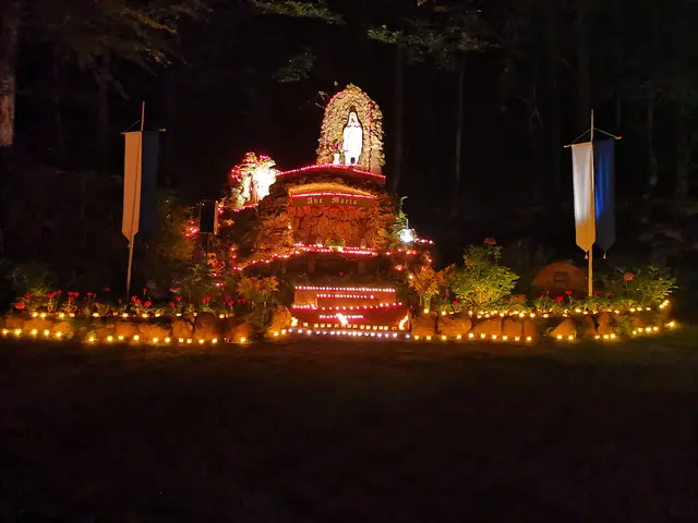 Lichterprozession in Schwanheim | Foto: Hasselwander