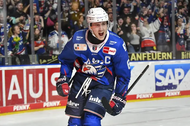 Marc Michaelis bejubelt beim letzten Aufeinandertreffen mit den Straubing Tigers sein Tor zum 4:1.
 | Foto: Ruffler/PIX-Sportfotos