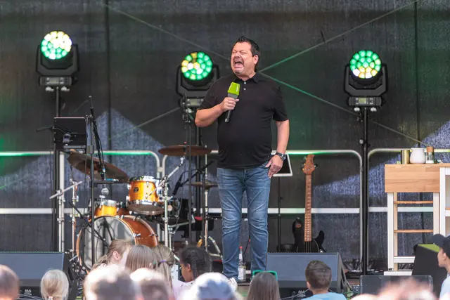 SWr4-Festival mit Ingo Appelt am Sonntagnachmittag im Bürgerpark Wörth | Foto: Paul Needham