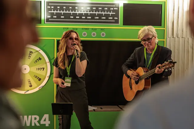 SWR4 Festival in Wörth: Am Sonntagabend rockten Smokie die  Festhalle - und das Publikum hat gefeiert und das Publikum hat schon vorab abgefeiert | Foto: Paul Needham