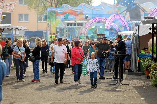 Gut besucht: Zahlreiche Besucher bummelten am Wochenende über den Grenadiermarkt in Pirmasens. | Foto: Norbert Scharf