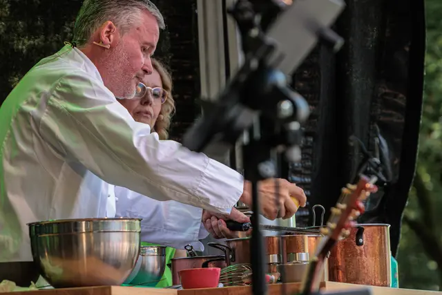 Im Wörther Bürgerpark am Sonntag: Kochshow mit SWR4-Experte Jörg Ilzhöfer | Foto: Paul Needham