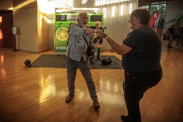 SWR4 Festival in Wörth: Am Sonntagabend rockten Smokie die  Festhalle - und das Publikum hat gefeiert und das Publikum hat schon vorab abgefeiert | Foto: Paul Needham