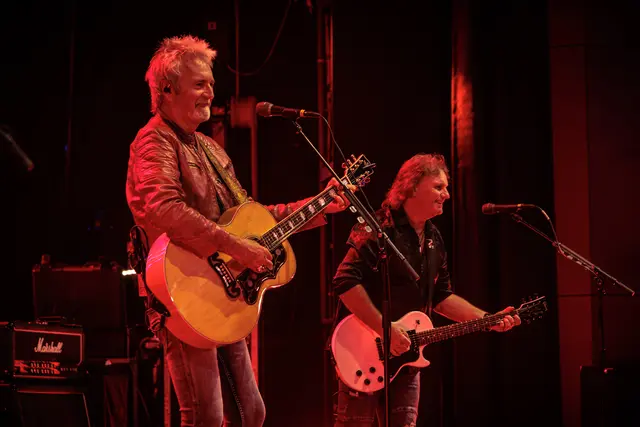 SWR4 Festival in Wörth: Am Sonntagabend rockten Smokie die vollbesetzte Festhalle  | Foto: Paul Needham