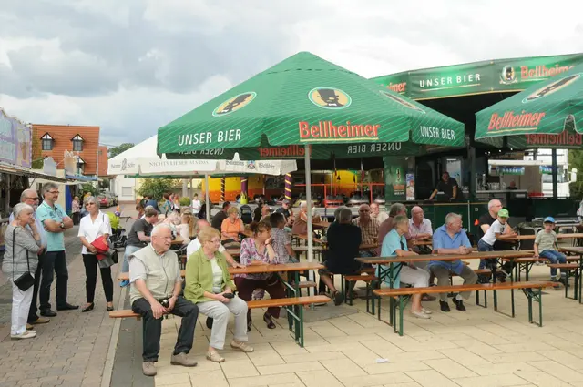 Fünf Tage fröhliches Beisammensein auf dem Iggelheimer Kerweplatz.   | Foto: Markus Pacher