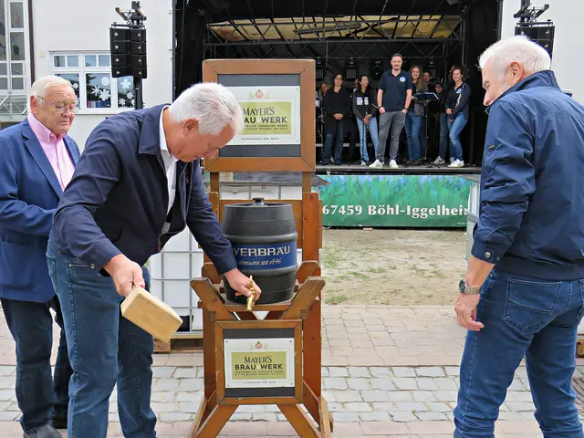 Traditioneller Fassbieranstich zur Iggelheimer Kerwe. | Foto: Brigitte Melder