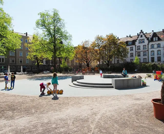 Blick auf den Fliederplatz in Mühlburg
 | Foto: Monika Müller-Gmelin, Stadt Karlsruhe