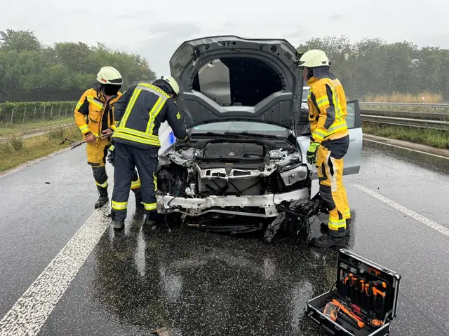 Verkehrsunfall bei Starkregen auf der A65 – Fahrbahn zeitweise gesperrt | Foto: Polizei Edenkoben