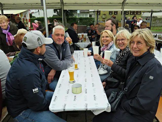 Gemütliches Beisammensein auf der Iggelheimer Kerwe | Foto: Brigitte Melder