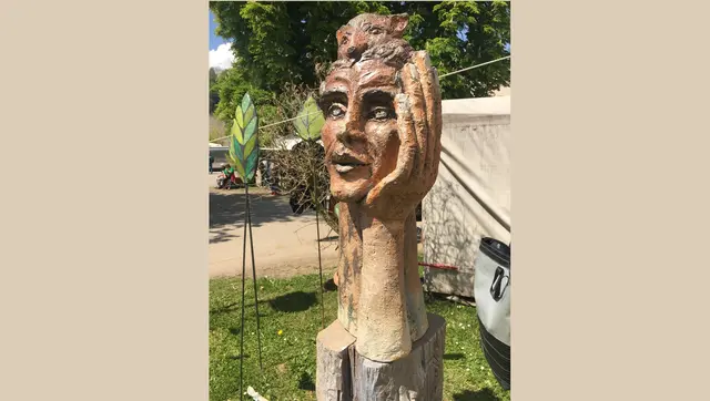 Buntes Treiben im Herrenhof: 60 Künstler und Kunsthandwerker stellen ihre Werke aus | Foto: Promusis