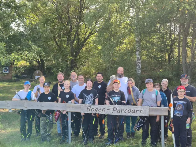 17 Schützinnen und Schützen der Schützengilde Hinzweiler im Training  | Foto: Carmen Horbach