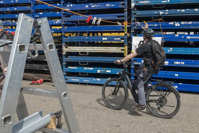 Einhändig fahren, Klammer abnehmen | Foto: G. Öfner