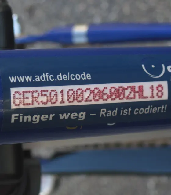 Fahrradcodierung mit Nadelprägung und Schutzstreifen | Foto: ADFC E. Vortanz