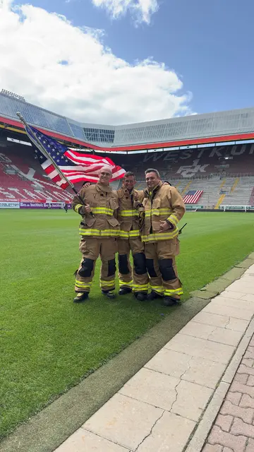 Auch in diesem Jahr traten Einsatzkräfte der US-Airbase Ramstein, der Kaserne Sembach und vieler umliegender Feuerwehren an, um den damals zu Tode gekommenen Feuerwehrleuten beim "Stair Climb" die Ehre zu erweisen | Foto: Marc-Oliver Spiegel