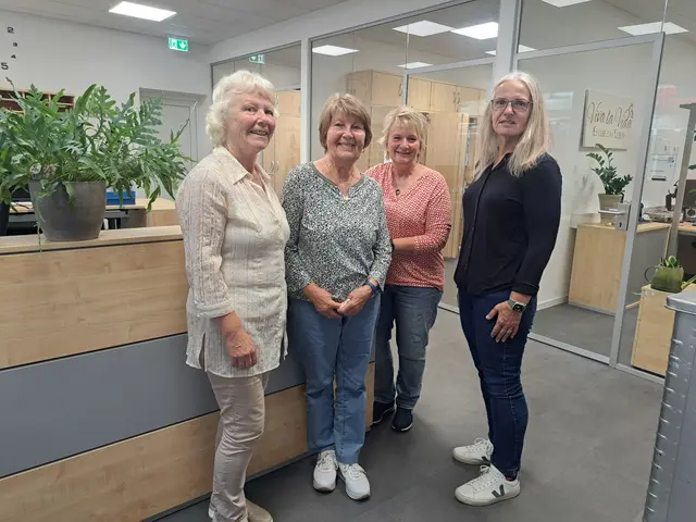 "Gemeinsam gegen einsam" lautet ihr Motto: Elisabeth Fini (von links), Anneliese Leib, Andrea Rihlmann und Liane Kampmann. Es fehlt Gerlinde Blum als Mentorin in den VG Landstuhl und Ramstein-Miesenbach  | Foto: Monika Klein