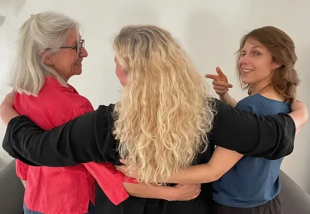 Freundinnen mit szenischer Lesung im Theater in der Kurve. | Foto: Isolde Opielka