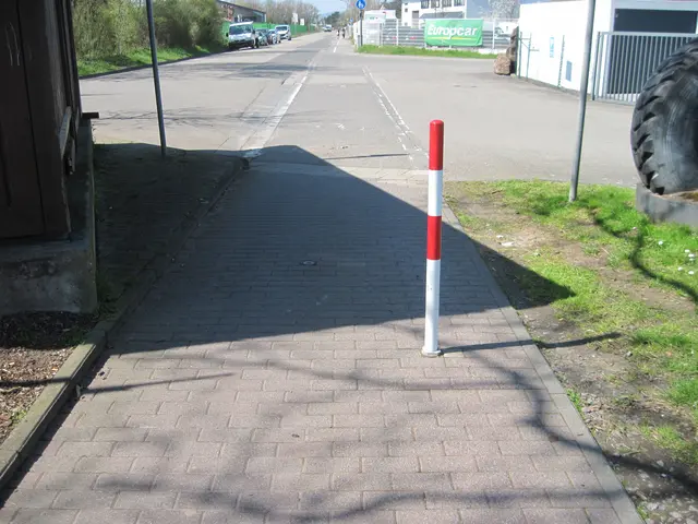 Der Poller wurde versetzt, auch Liegedreiräder und Anhänger können jetzt ungehindert passieren | Foto: adfc E. Vortanz