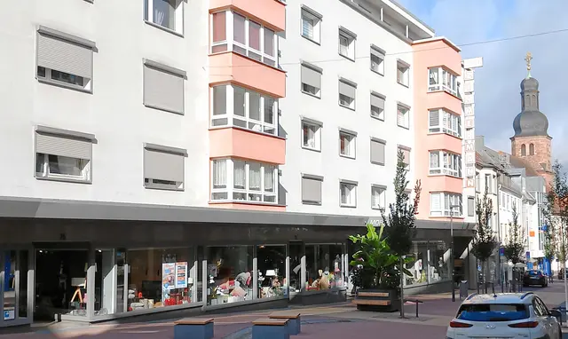 Das traditionsreiche Möbelhaus Zimmermann in der Hauptstraße von Pirmasens feiert 2025 sein 90-jähriges Bestehen. | Foto: Norbert Scharf